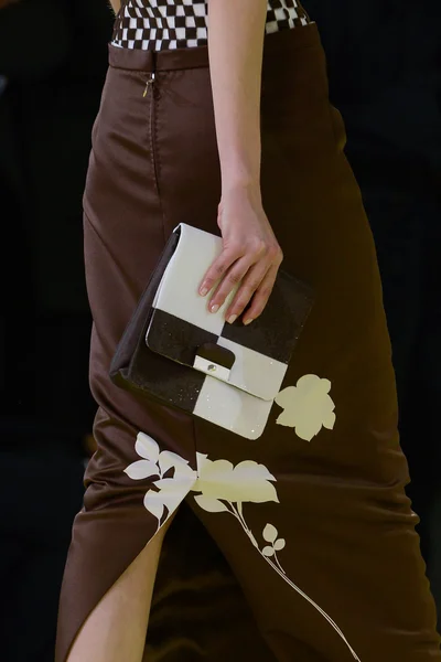Look 60